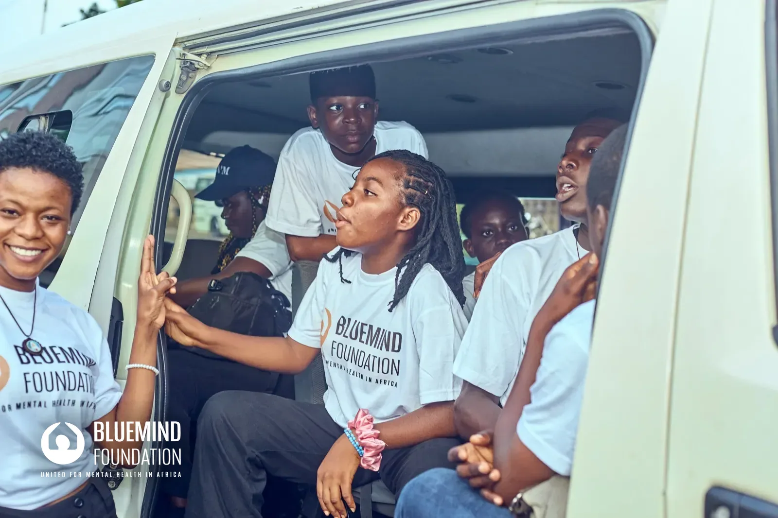 Jeunes en route vers une session de terrain.